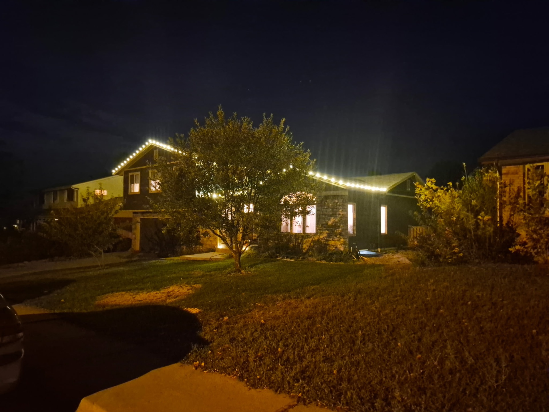 Roofline Christmas lights installed by Mile High Holiday Lighting, home 2